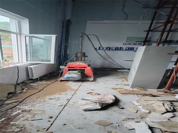 平和地基基础下沉墙体裂缝加固注浆顶升施工